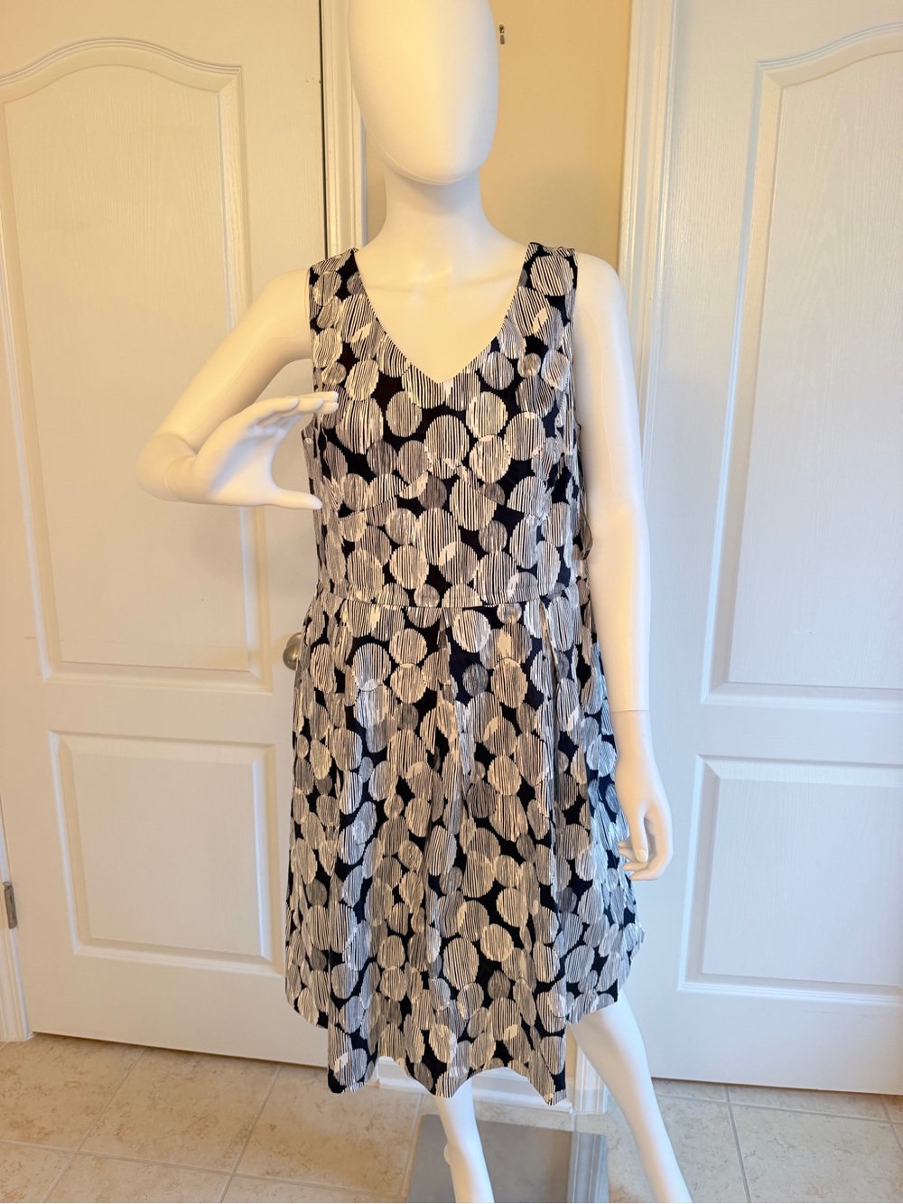 NWT Nine West $80 Cotton Navy White Printed VNeck Sleeveless A-Line Dress Size14